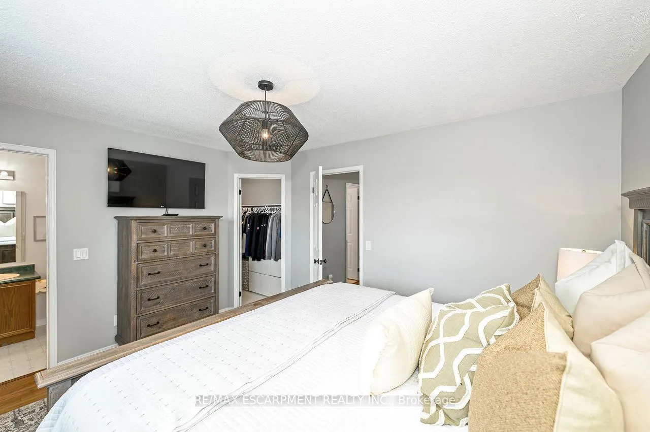 Photo 20 of 255 Hilltop Drive, North Dumfries — HOMEH