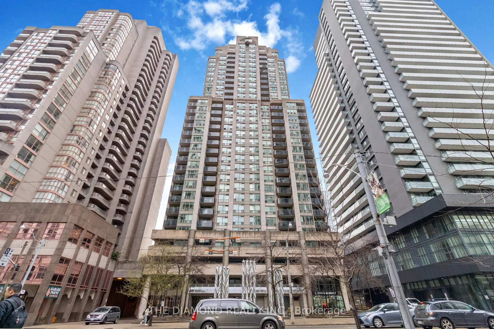 Front of Unit 907, 750 Bay Street