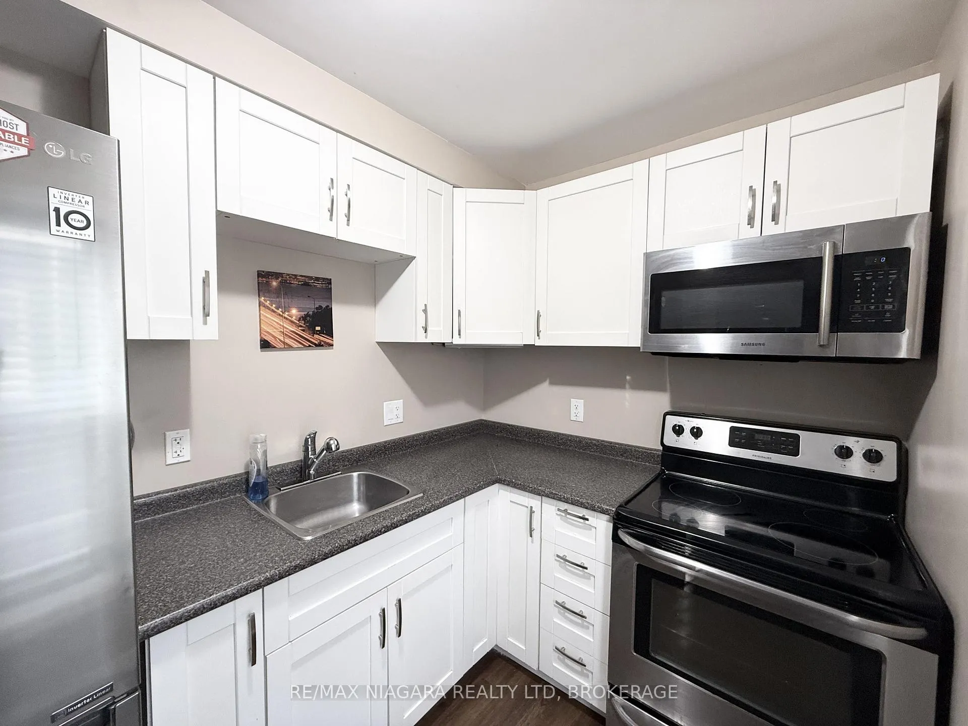 Photo 12 of Unit Unit 2, 4686 Zimmerman Avenue, Niagara Falls, Downtown — HOMEH