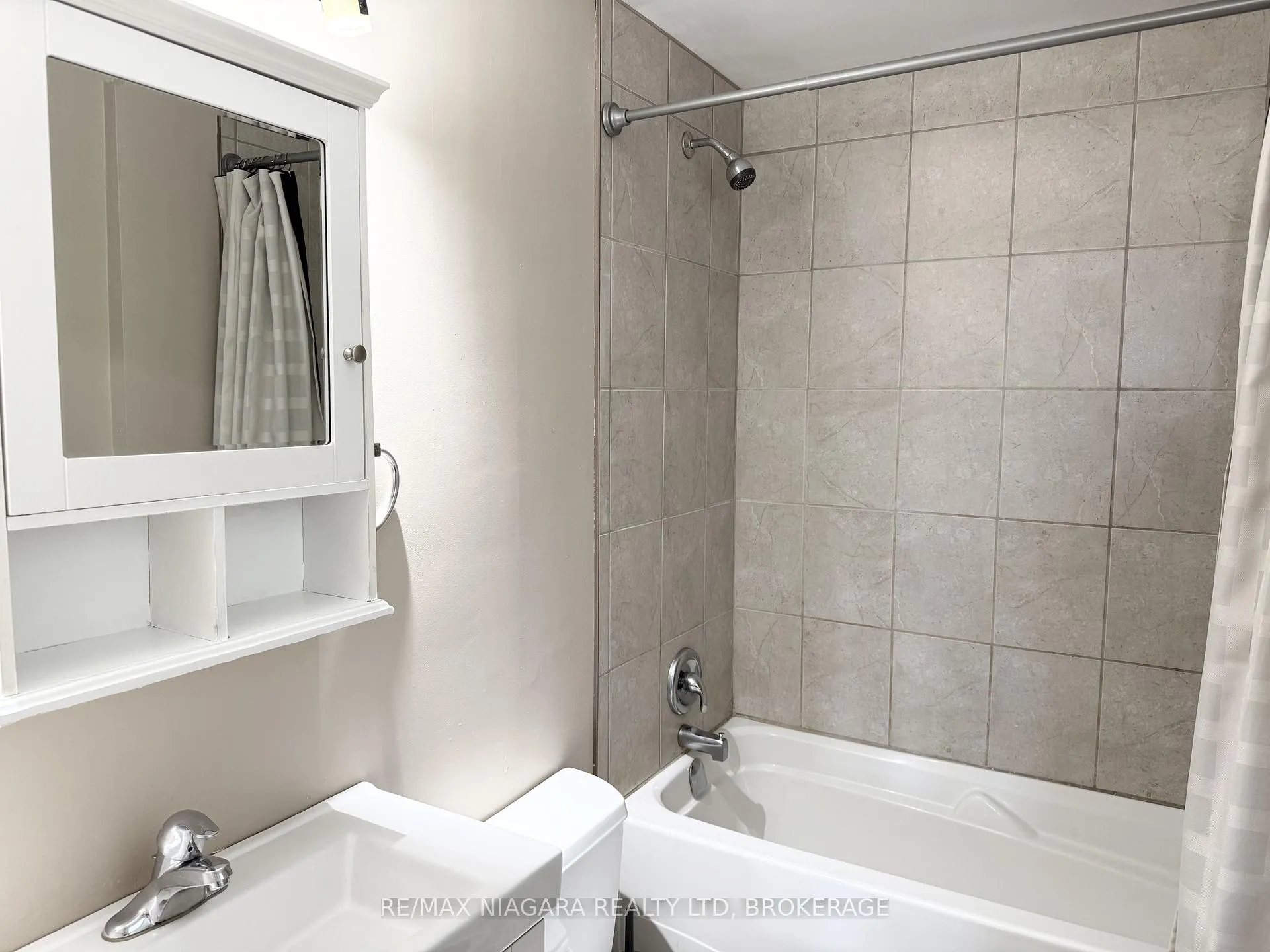Photo 19 of Unit Unit 2, 4686 Zimmerman Avenue, Niagara Falls, Downtown — HOMEH