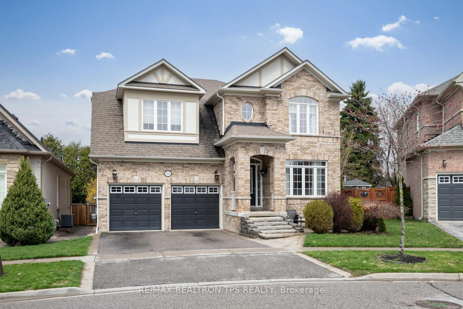 Front of 555 Kingsfield Loop