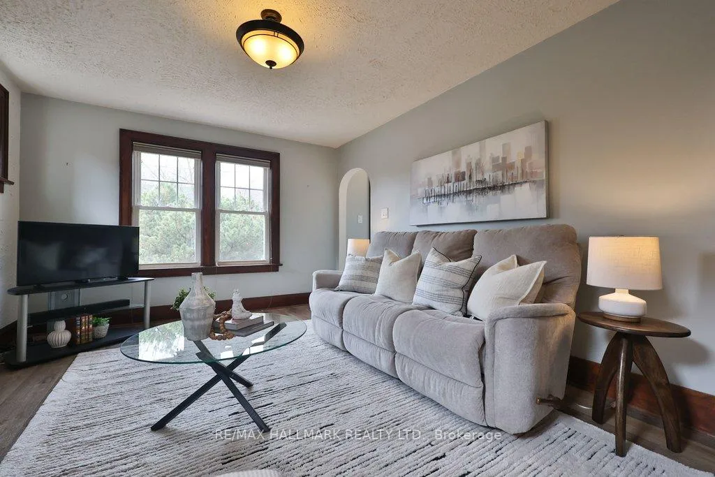 Photo 5 of 116 Mill Street S, Brampton, Downtown Brampton — HOMEH