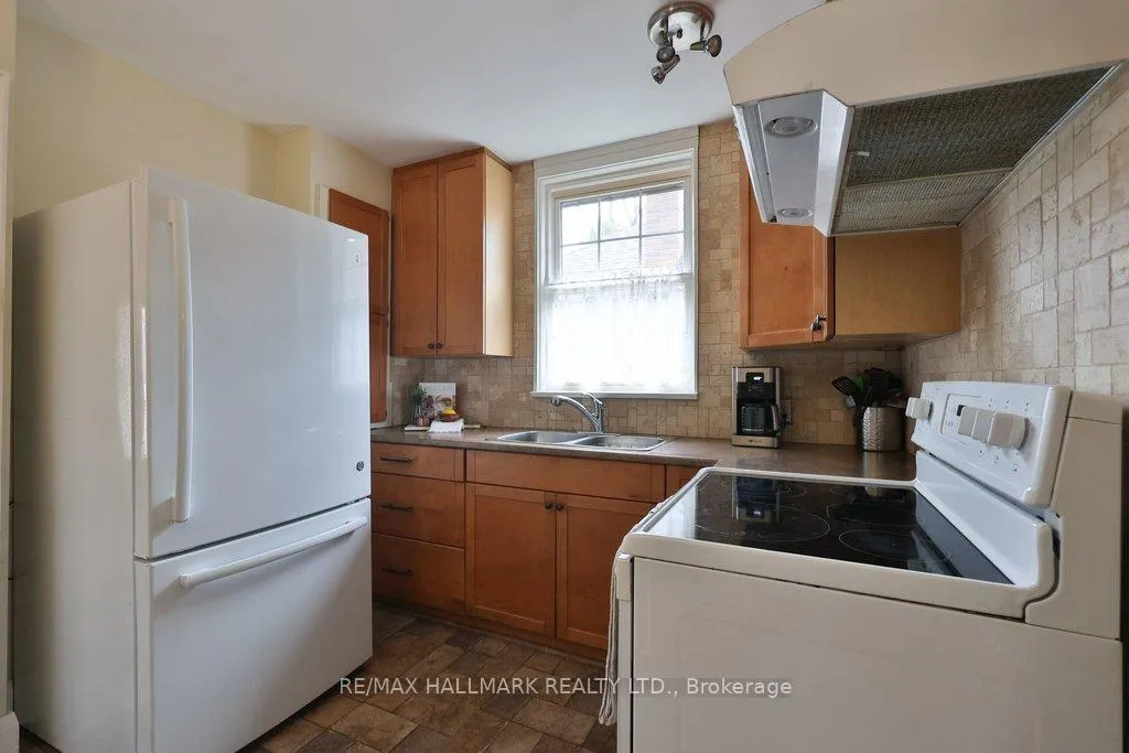 Photo 6 of 116 Mill Street S, Brampton, Downtown Brampton — HOMEH