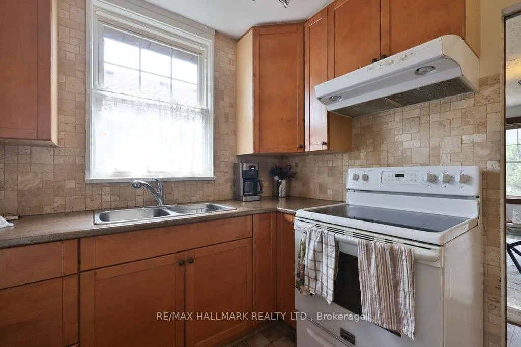 Photo 7 of 116 Mill Street S, Brampton, Downtown Brampton — HOMEH