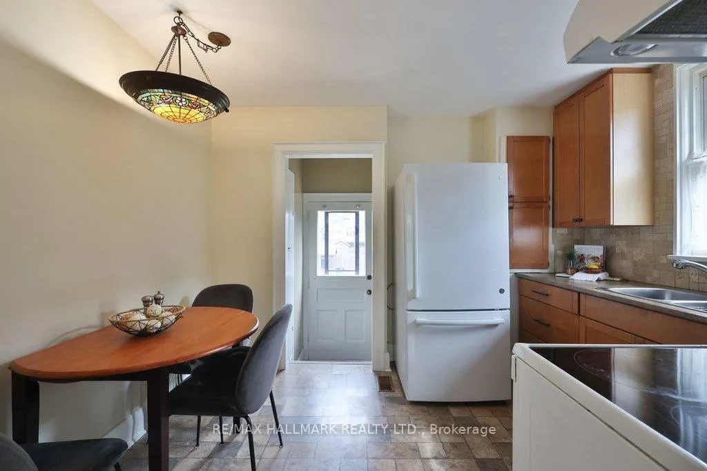 Photo 8 of 116 Mill Street S, Brampton, Downtown Brampton — HOMEH