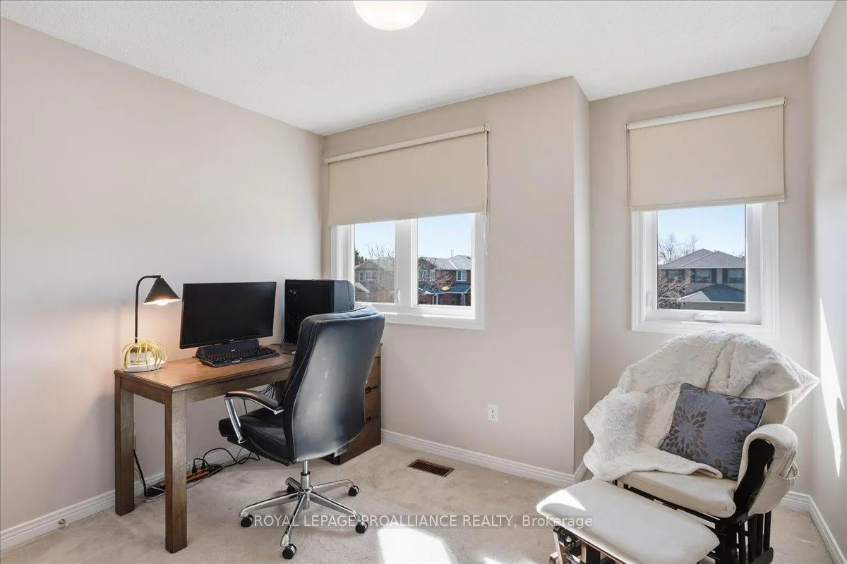 Photo 5 of 10 Fieldcrest Avenue, Clarington, Courtice — HOMEH