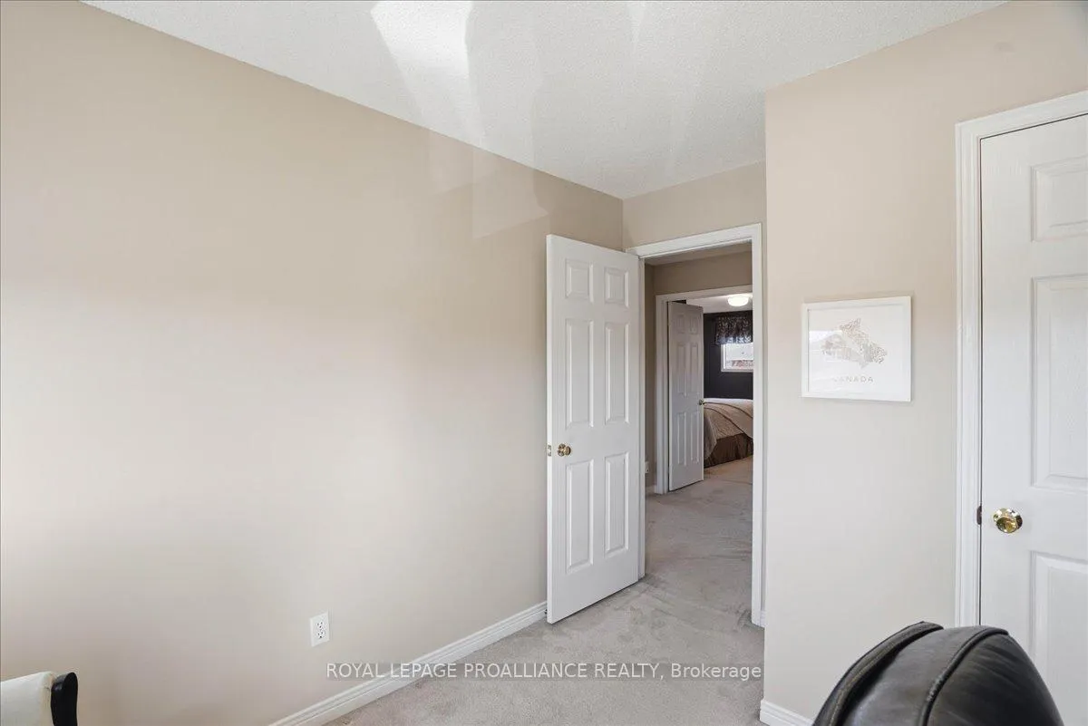 Photo 6 of 10 Fieldcrest Avenue, Clarington, Courtice — HOMEH
