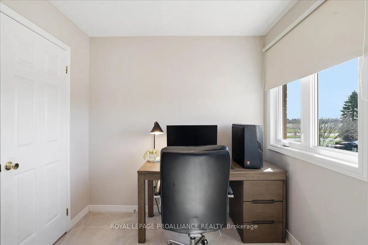 Photo 7 of 10 Fieldcrest Avenue, Clarington, Courtice — HOMEH