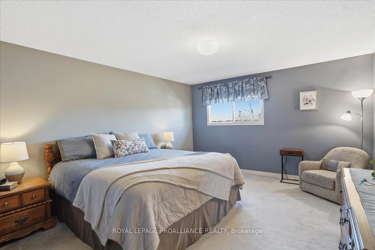 Photo 11 of 10 Fieldcrest Avenue, Clarington, Courtice — HOMEH