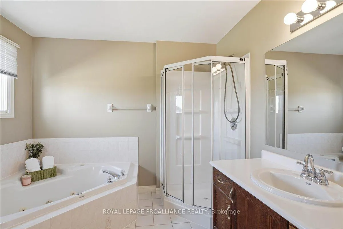Photo 13 of 10 Fieldcrest Avenue, Clarington, Courtice — HOMEH