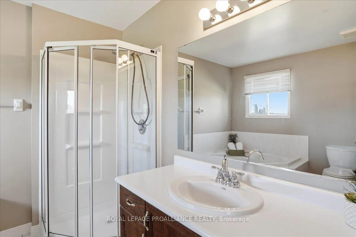 Photo 14 of 10 Fieldcrest Avenue, Clarington, Courtice — HOMEH