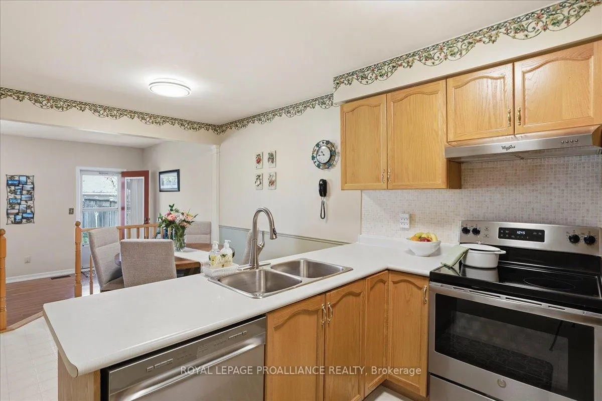 Photo 35 of 10 Fieldcrest Avenue, Clarington, Courtice — HOMEH