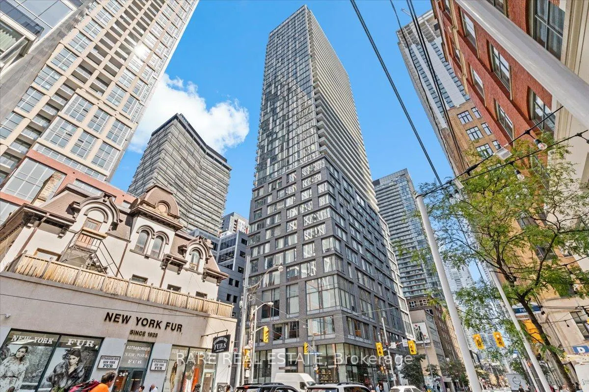 Front of Unit 716, 101 Peter Street