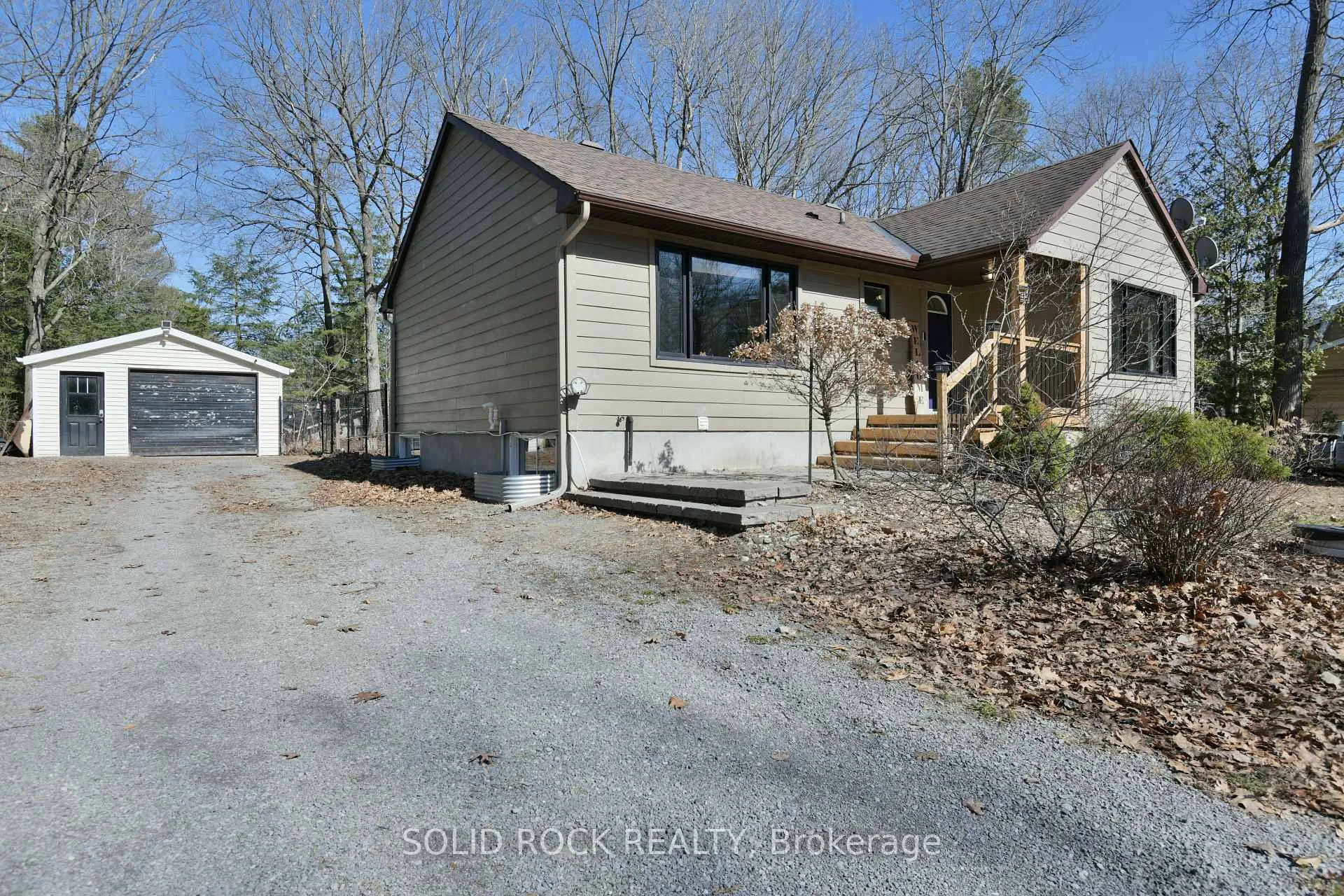 Photo 4 of 134 Holiday Drive, Ottawa, Constance Bay — HOMEH