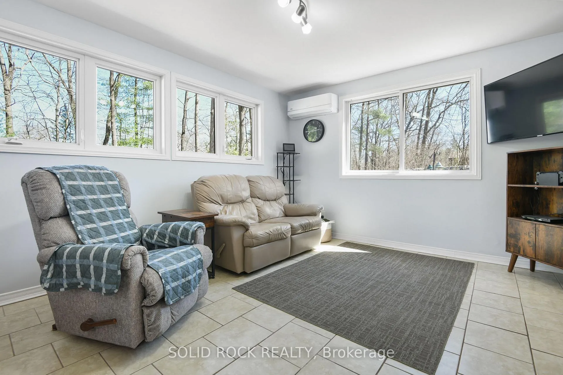 Photo 10 of 134 Holiday Drive, Ottawa, Constance Bay — HOMEH