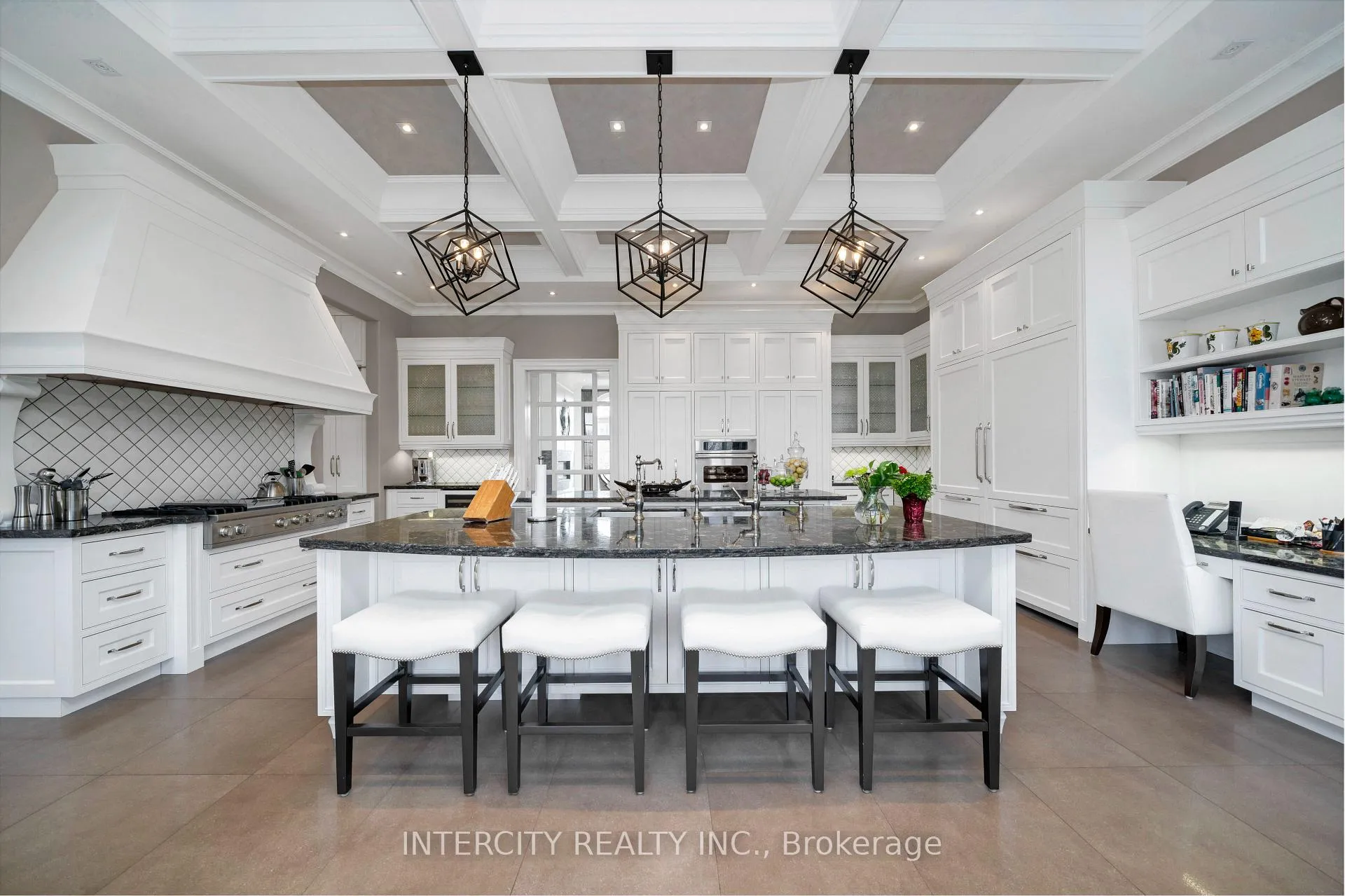 Photo 9 of 20 Orico Court, Vaughan, Kleinburg — HOMEH