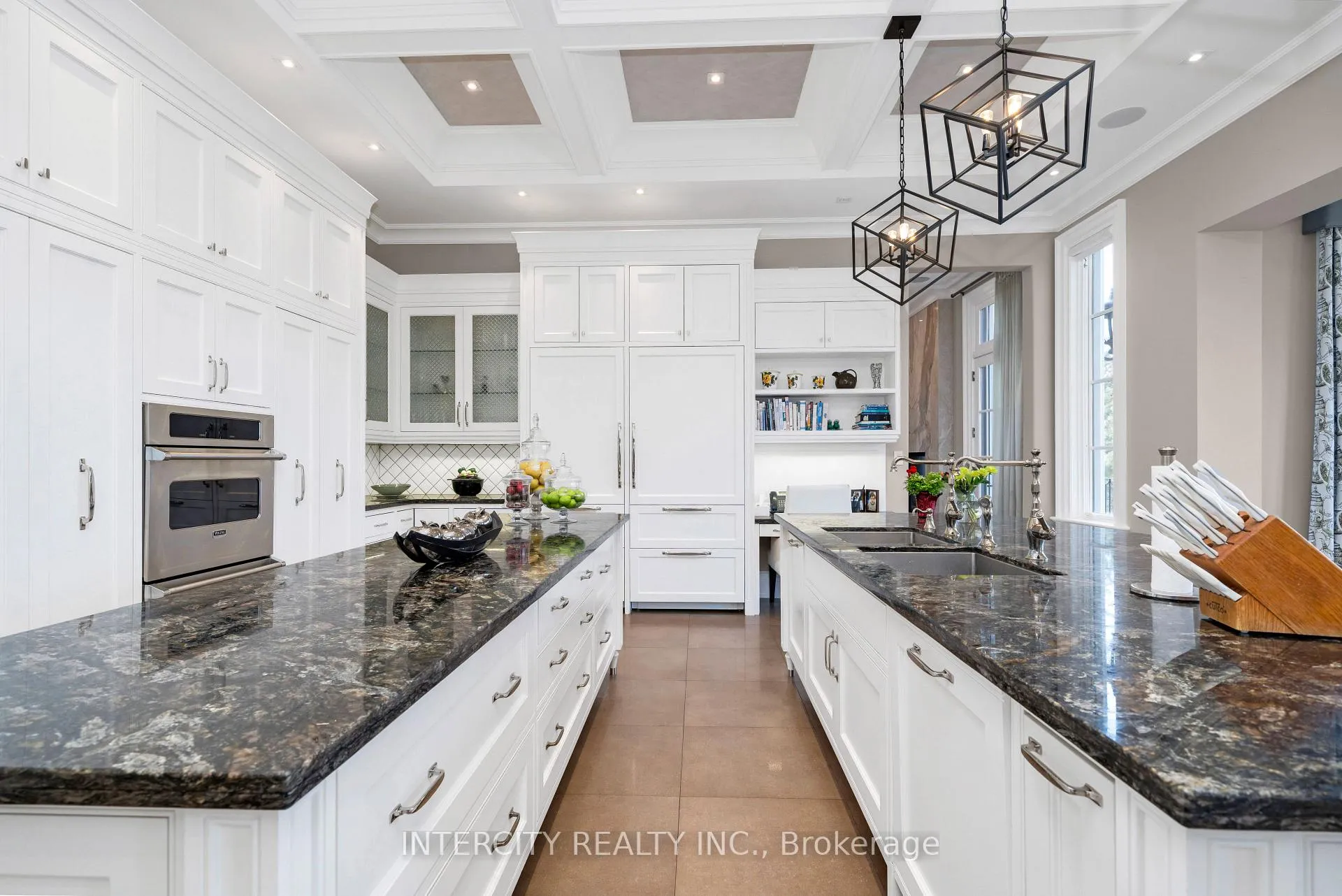 Photo 10 of 20 Orico Court, Vaughan, Kleinburg — HOMEH