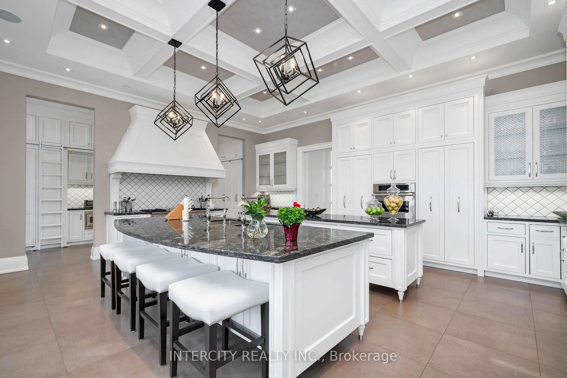 Photo 12 of 20 Orico Court, Vaughan, Kleinburg — HOMEH
