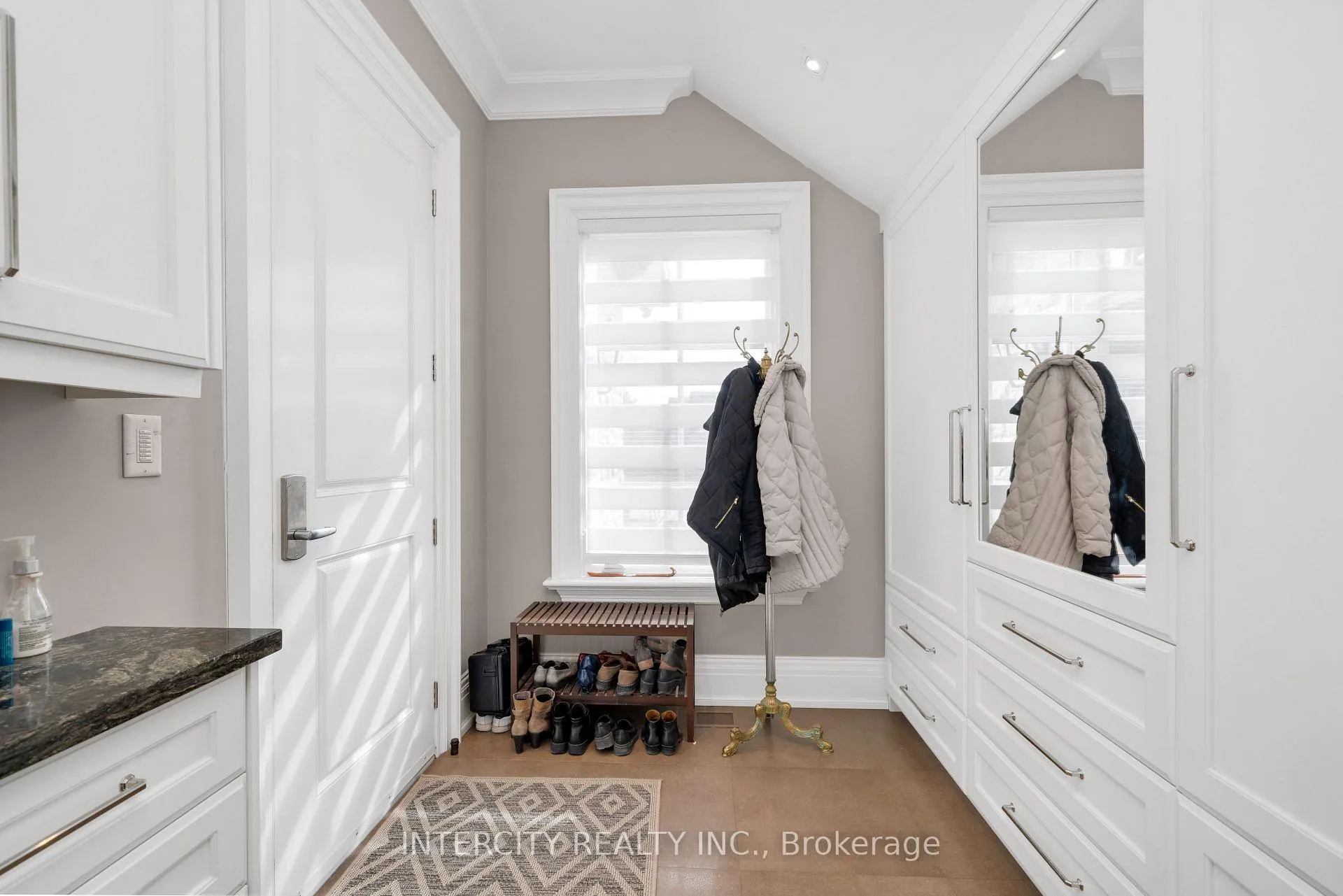 Photo 18 of 20 Orico Court, Vaughan, Kleinburg — HOMEH