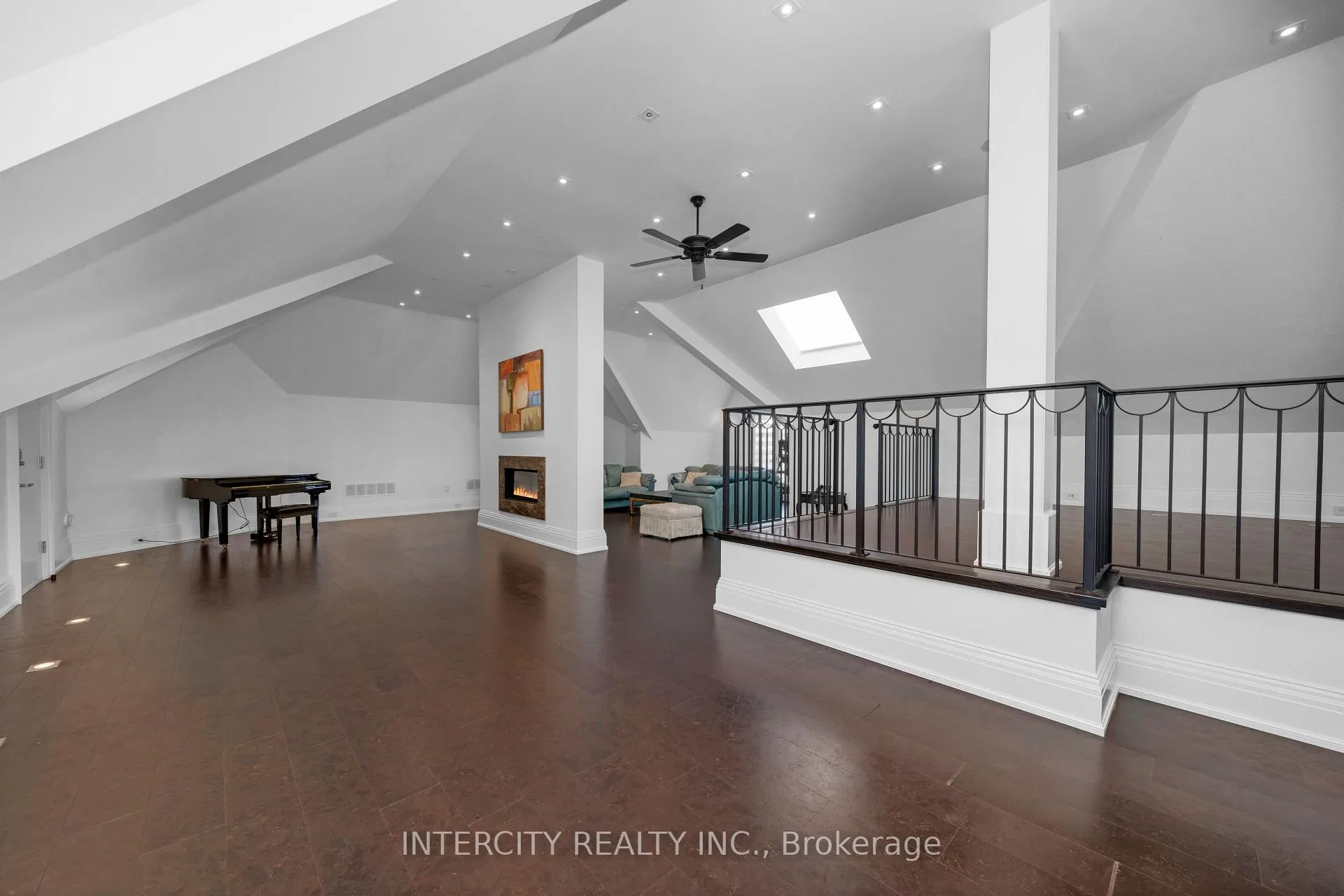 Photo 38 of 20 Orico Court, Vaughan, Kleinburg — HOMEH