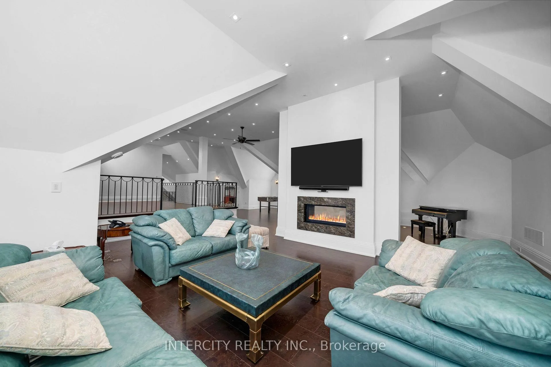 Photo 39 of 20 Orico Court, Vaughan, Kleinburg — HOMEH