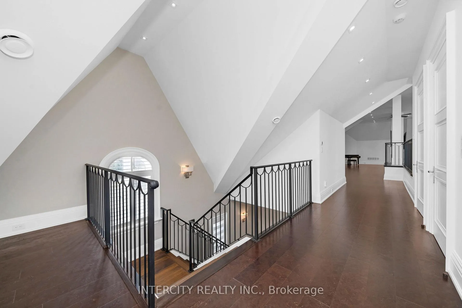 Photo 41 of 20 Orico Court, Vaughan, Kleinburg — HOMEH
