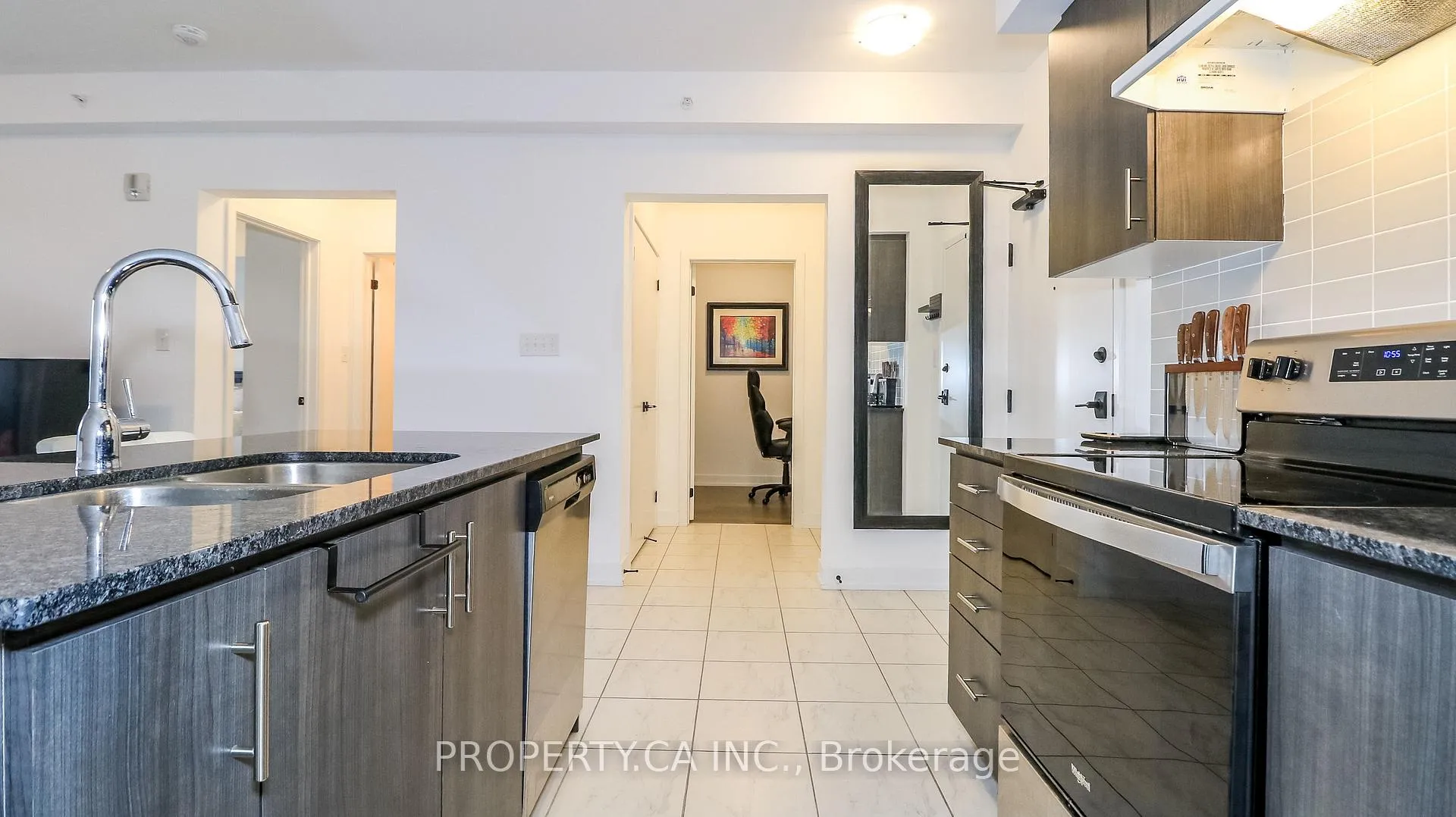 Photo 3 of Unit 212, 4 Spice Way, Barrie, Rural Barrie Southeast — HOMEH