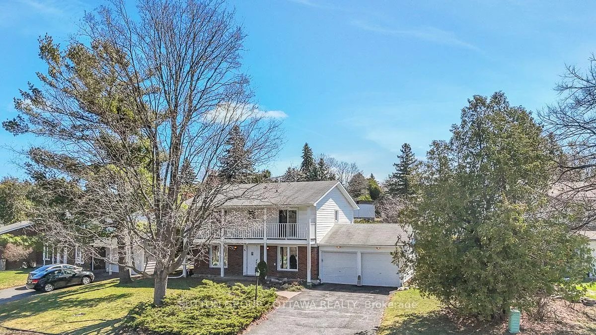 Photo 2 of 38 Beaver Ridge, Ottawa, City View/Skyline/Fisher Heights/Parkwood Hills — HOMEH
