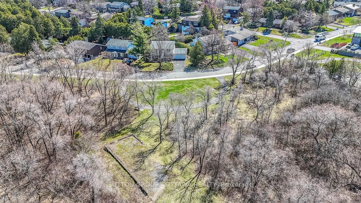 Photo 6 of 38 Beaver Ridge, Ottawa, City View/Skyline/Fisher Heights/Parkwood Hills — HOMEH