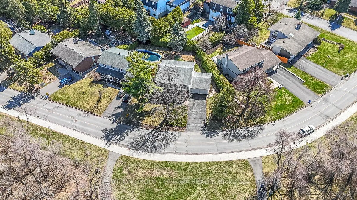 Photo 7 of 38 Beaver Ridge, Ottawa, City View/Skyline/Fisher Heights/Parkwood Hills — HOMEH