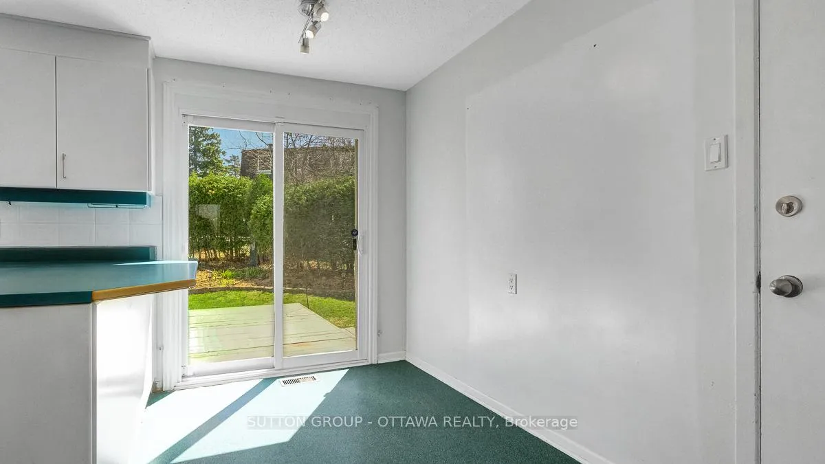 Photo 18 of 38 Beaver Ridge, Ottawa, City View/Skyline/Fisher Heights/Parkwood Hills — HOMEH