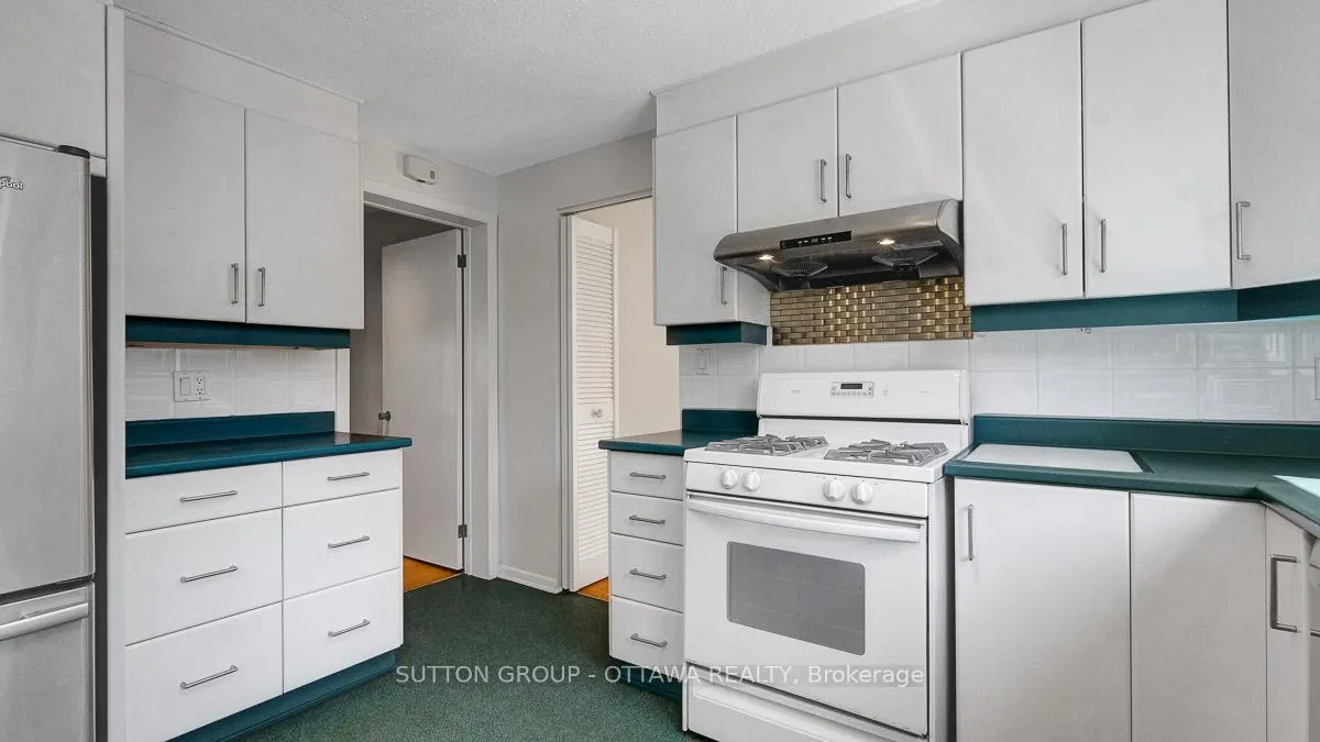 Photo 20 of 38 Beaver Ridge, Ottawa, City View/Skyline/Fisher Heights/Parkwood Hills — HOMEH
