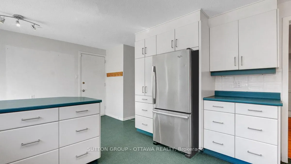 Photo 21 of 38 Beaver Ridge, Ottawa, City View/Skyline/Fisher Heights/Parkwood Hills — HOMEH