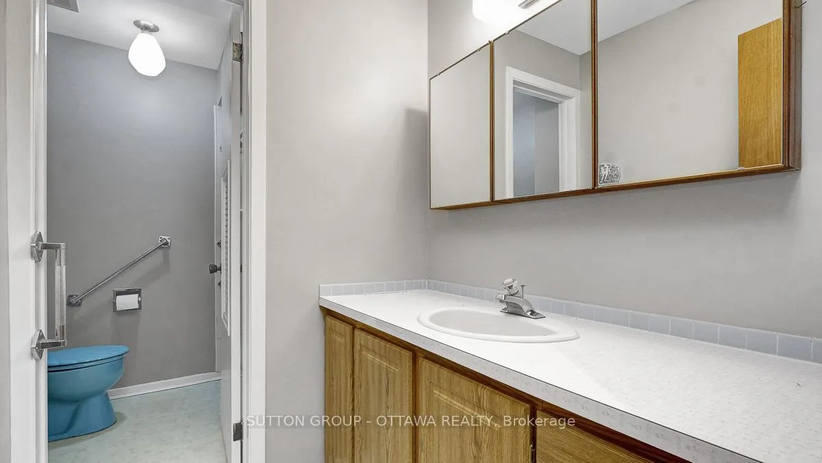 Photo 32 of 38 Beaver Ridge, Ottawa, City View/Skyline/Fisher Heights/Parkwood Hills — HOMEH