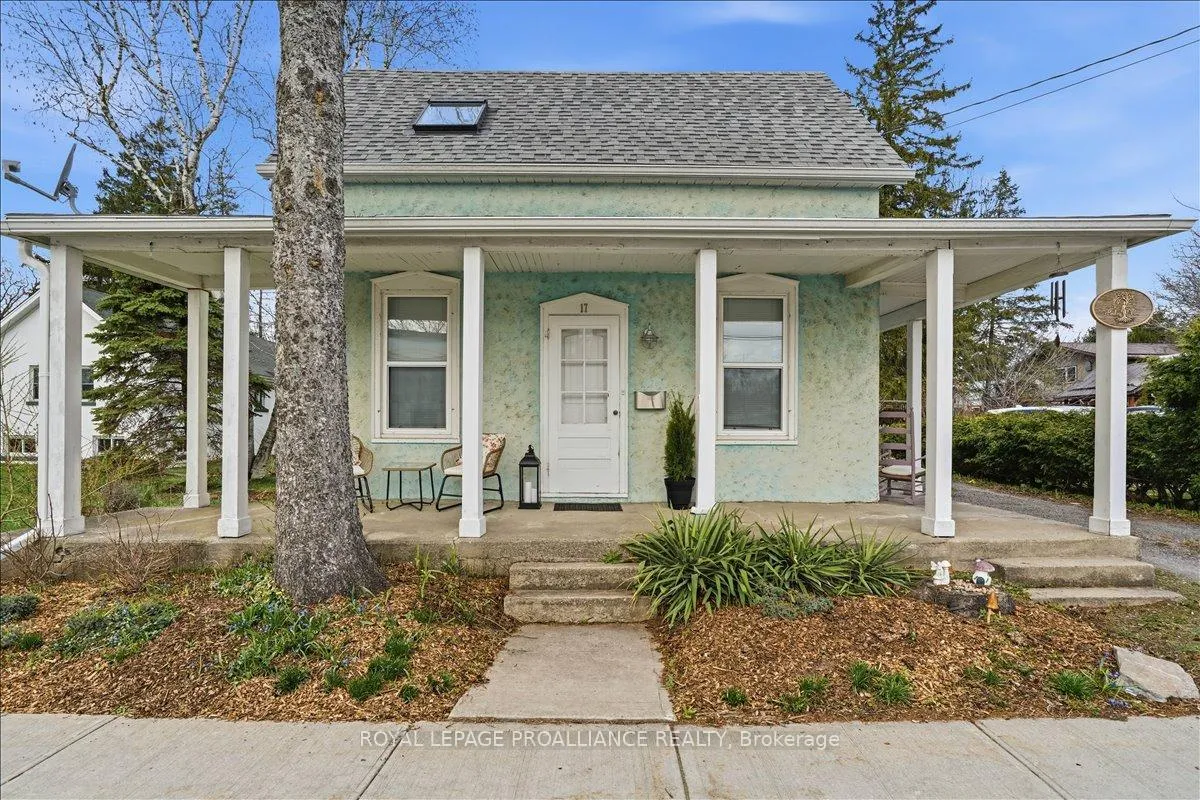 Photo 2 of 17 King Street, Prince Edward County, Picton Ward — HOMEH