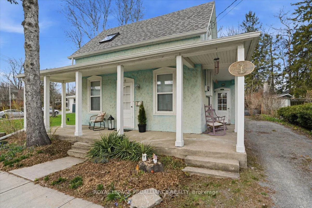 Photo 3 of 17 King Street, Prince Edward County, Picton Ward — HOMEH
