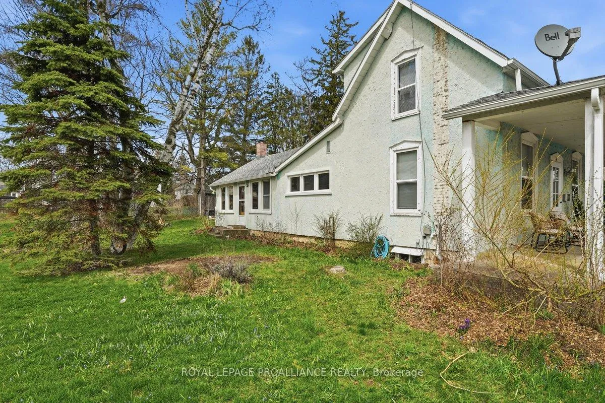 Photo 4 of 17 King Street, Prince Edward County, Picton Ward — HOMEH