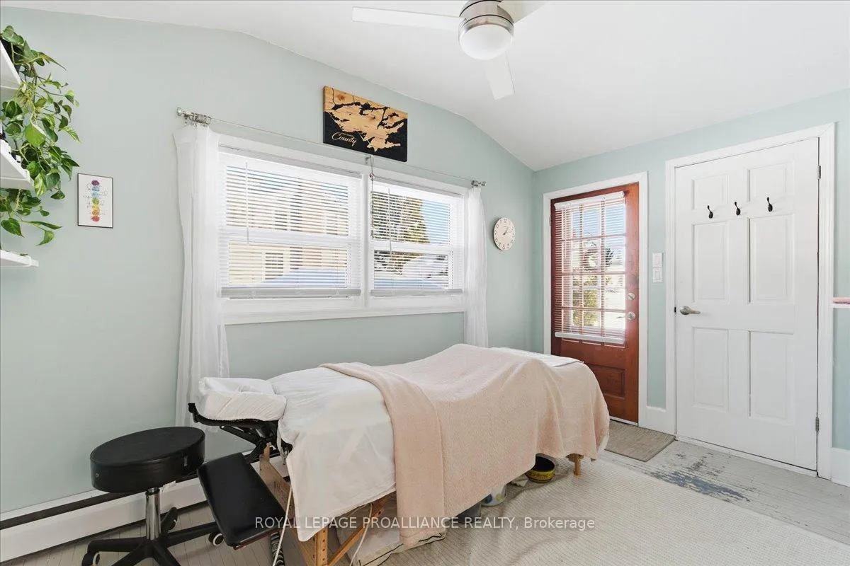 Photo 19 of 17 King Street, Prince Edward County, Picton Ward — HOMEH