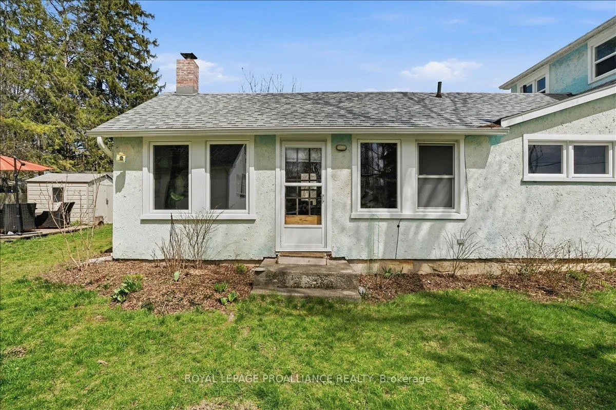 Photo 32 of 17 King Street, Prince Edward County, Picton Ward — HOMEH