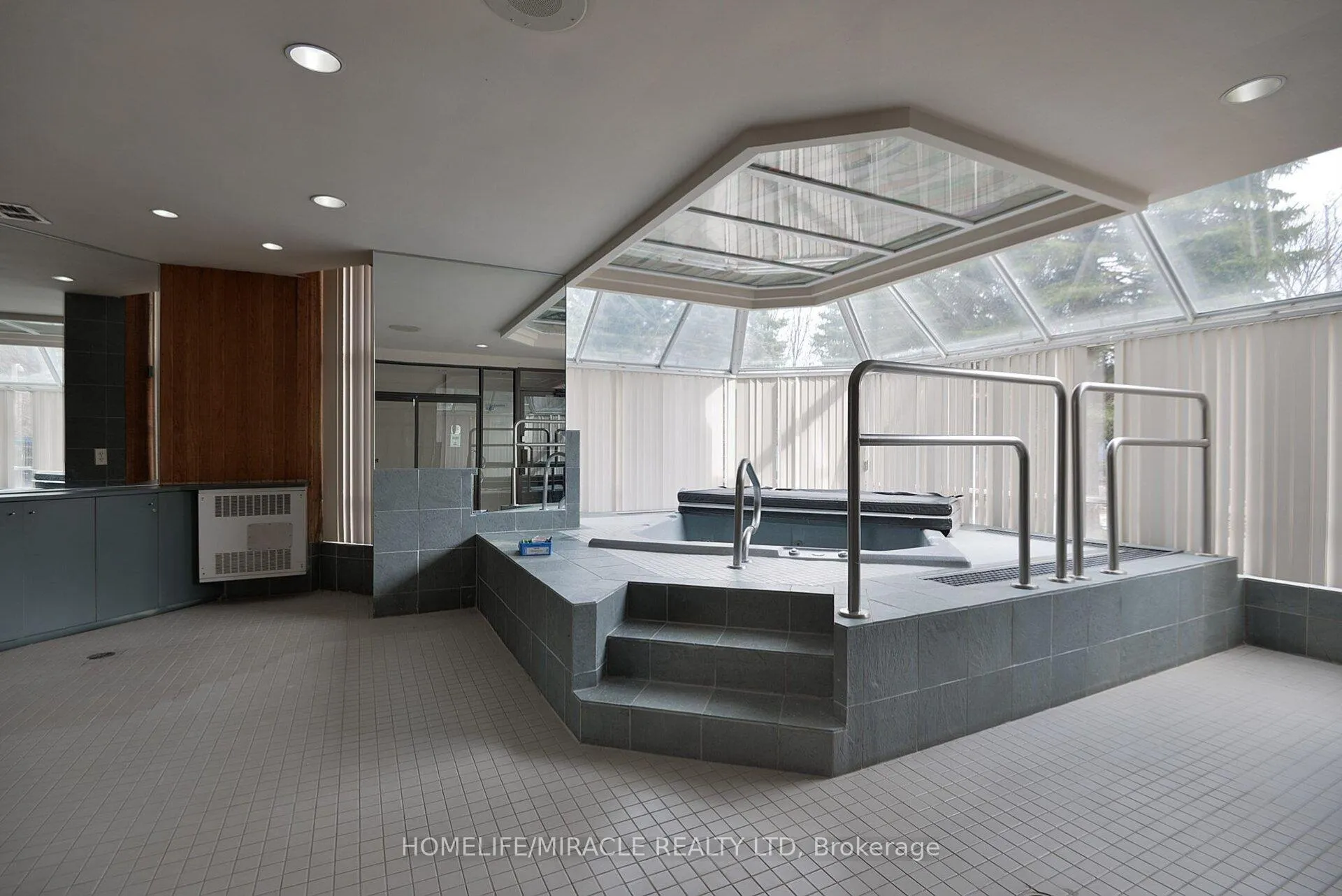 Photo 40 of Unit 401, 26 Hanover Road, Brampton, Queen Street Corridor — HOMEH