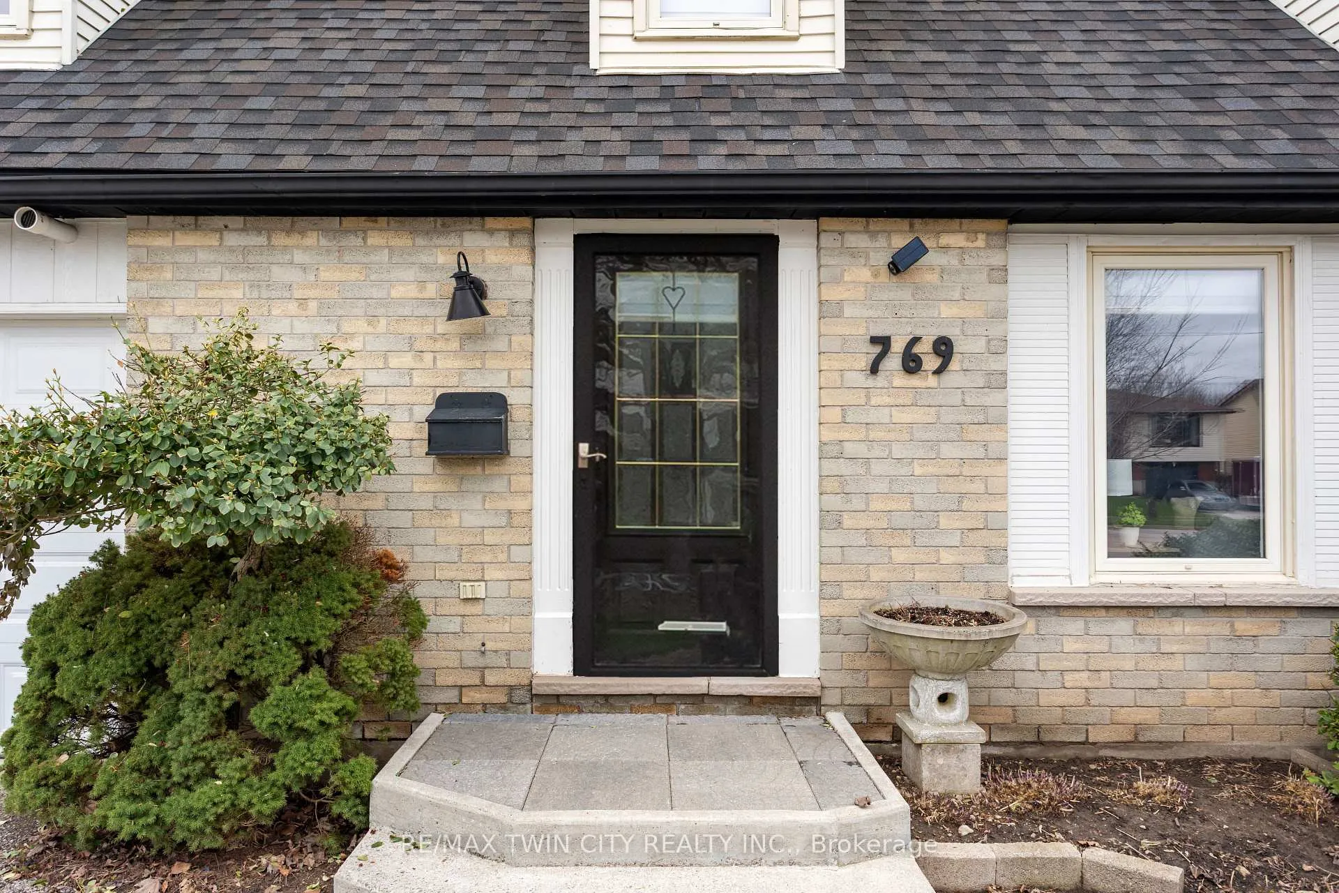 Photo 2 of 769 Scottsdale Drive, Guelph, Kortright West — HOMEH