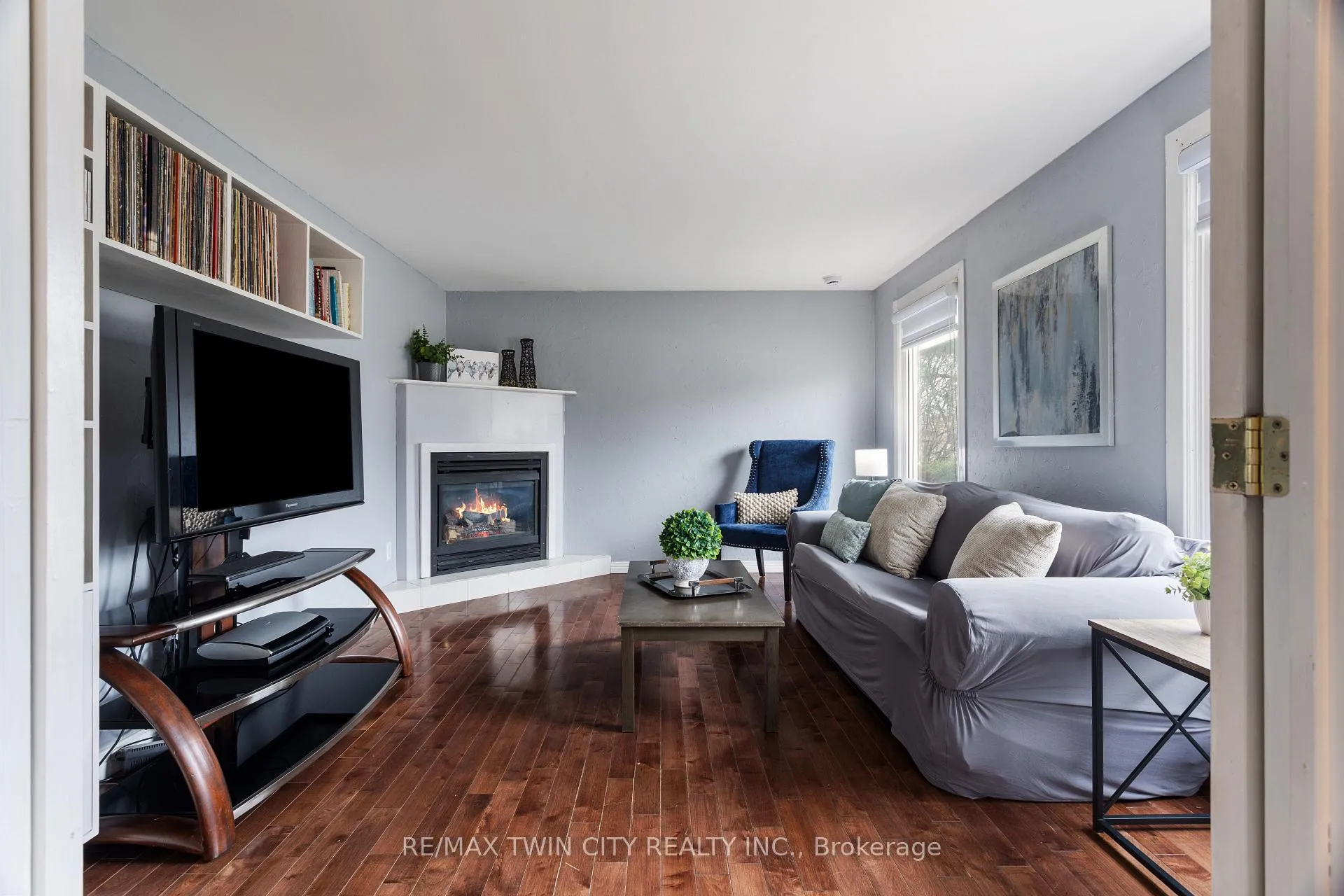 Photo 4 of 769 Scottsdale Drive, Guelph, Kortright West — HOMEH