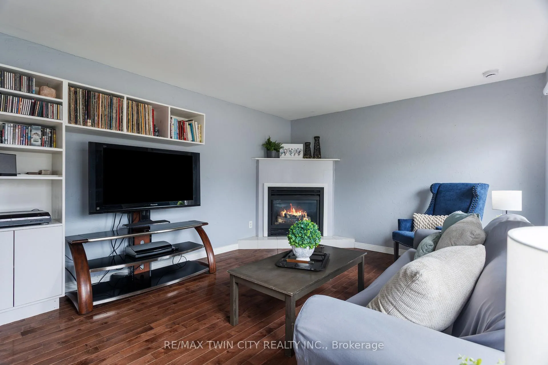 Photo 5 of 769 Scottsdale Drive, Guelph, Kortright West — HOMEH