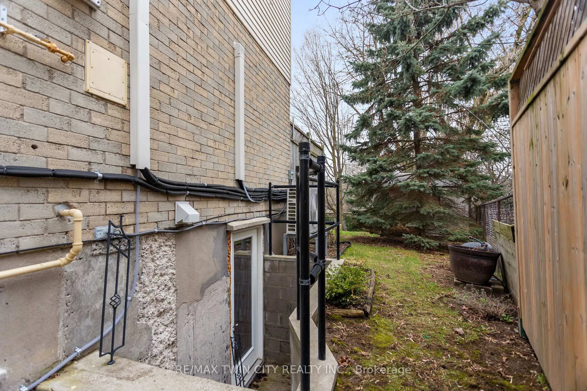 Photo 41 of 769 Scottsdale Drive, Guelph, Kortright West — HOMEH