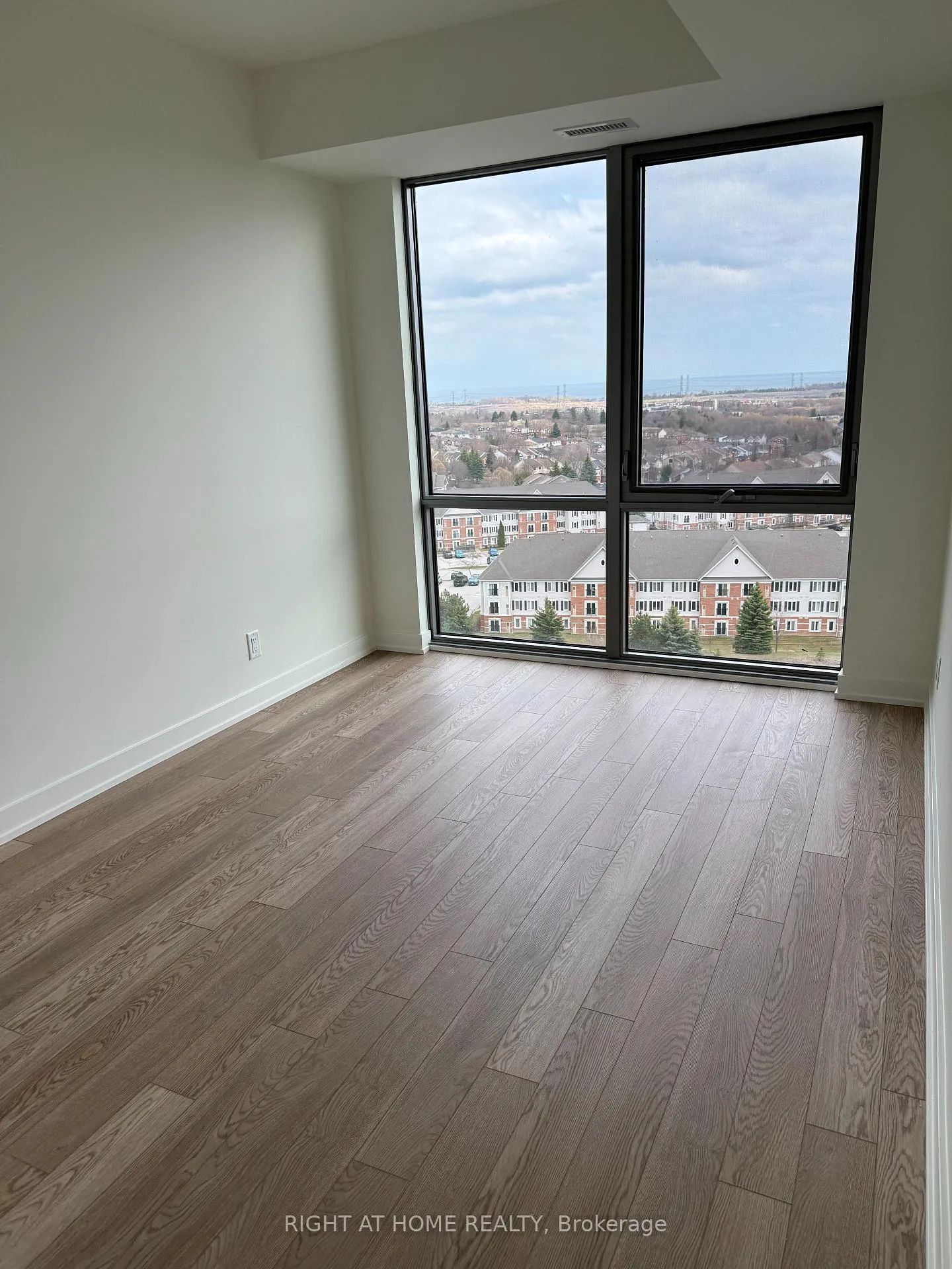 Photo 4 of Unit 1220, 51 Clarington Boulevard, Clarington, Bowmanville — HOMEH