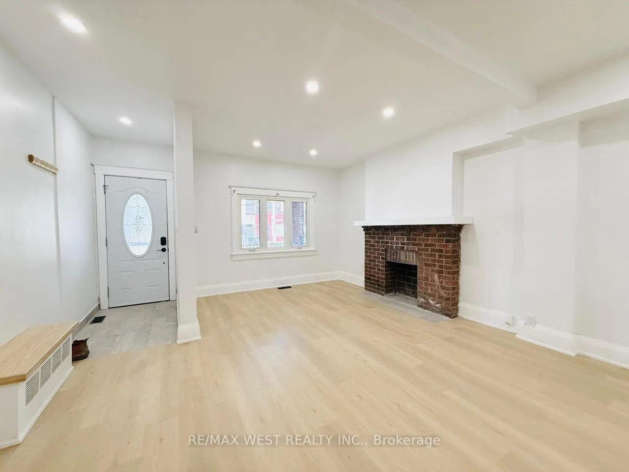 Photo 6 of Unit Main & 2nd, 123 Kingston Road, Toronto, The Beaches — HOMEH