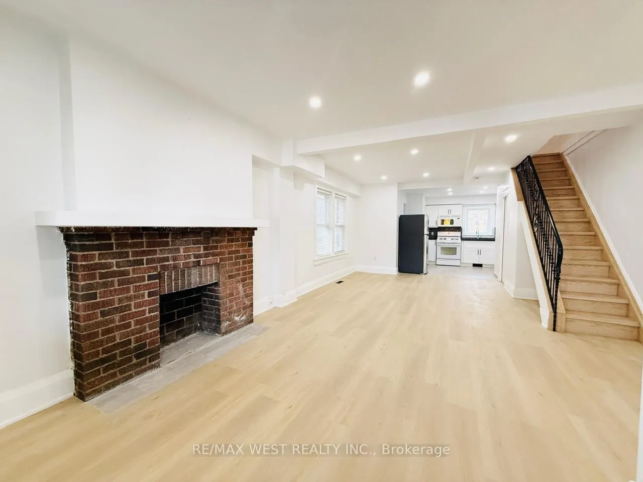 Photo 9 of Unit Main & 2nd, 123 Kingston Road, Toronto, The Beaches — HOMEH