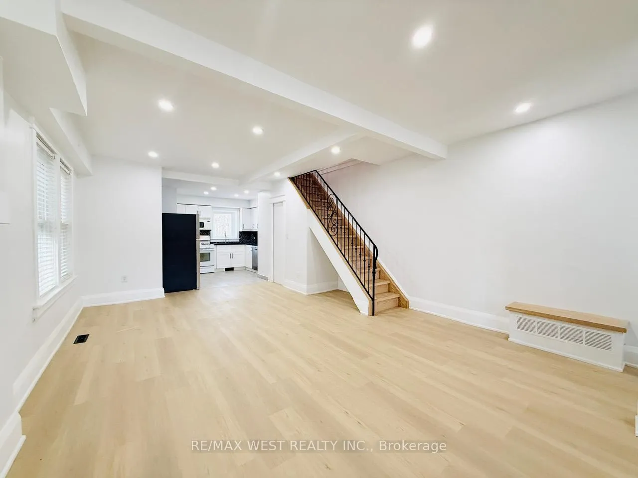 Photo 10 of Unit Main & 2nd, 123 Kingston Road, Toronto, The Beaches — HOMEH