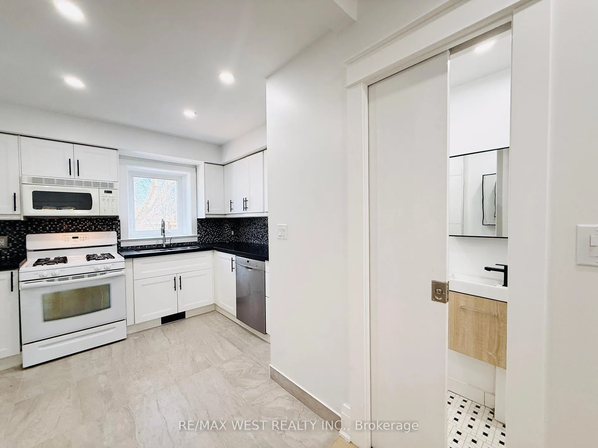 Photo 13 of Unit Main & 2nd, 123 Kingston Road, Toronto, The Beaches — HOMEH