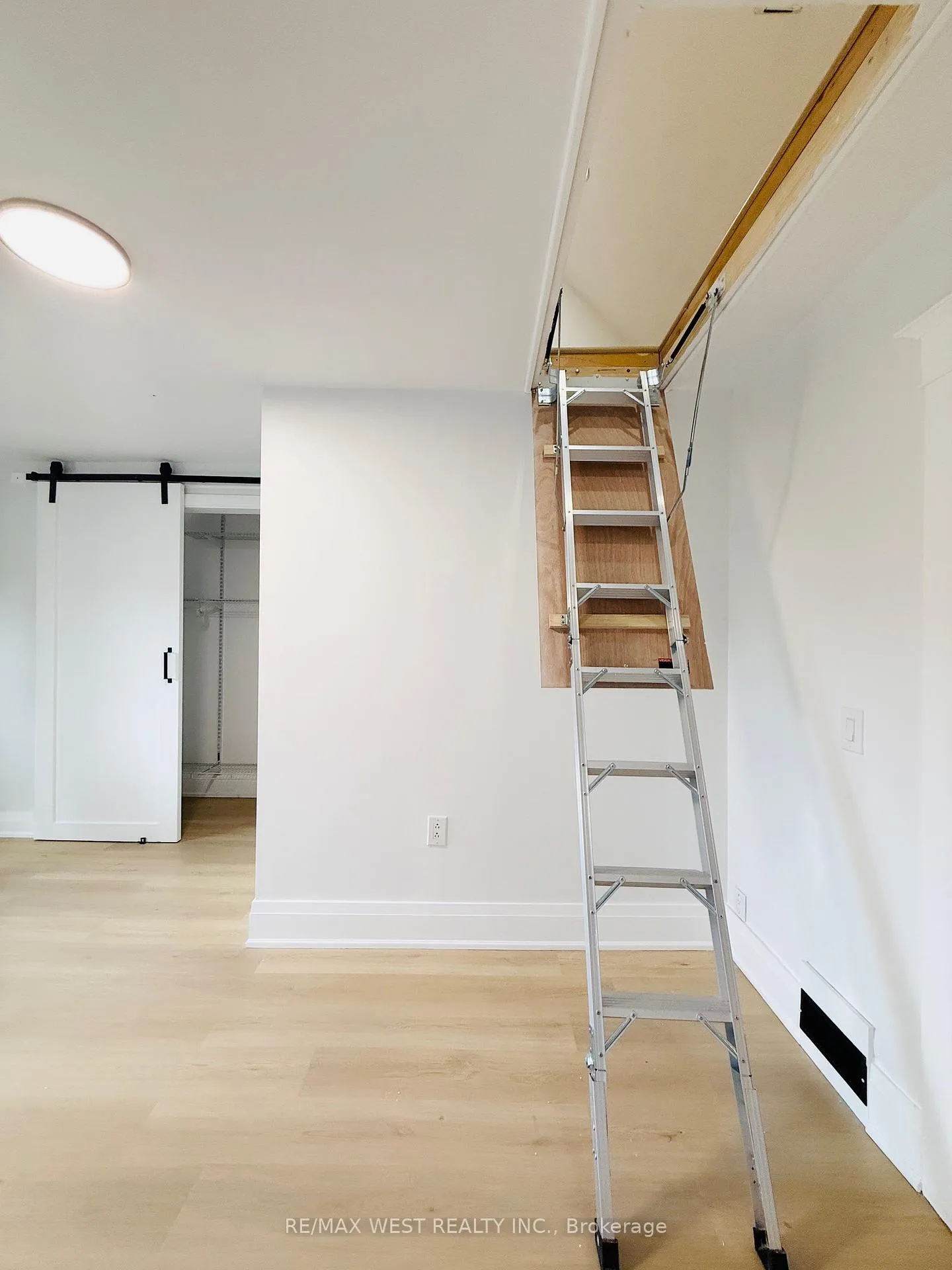 Photo 19 of Unit Main & 2nd, 123 Kingston Road, Toronto, The Beaches — HOMEH